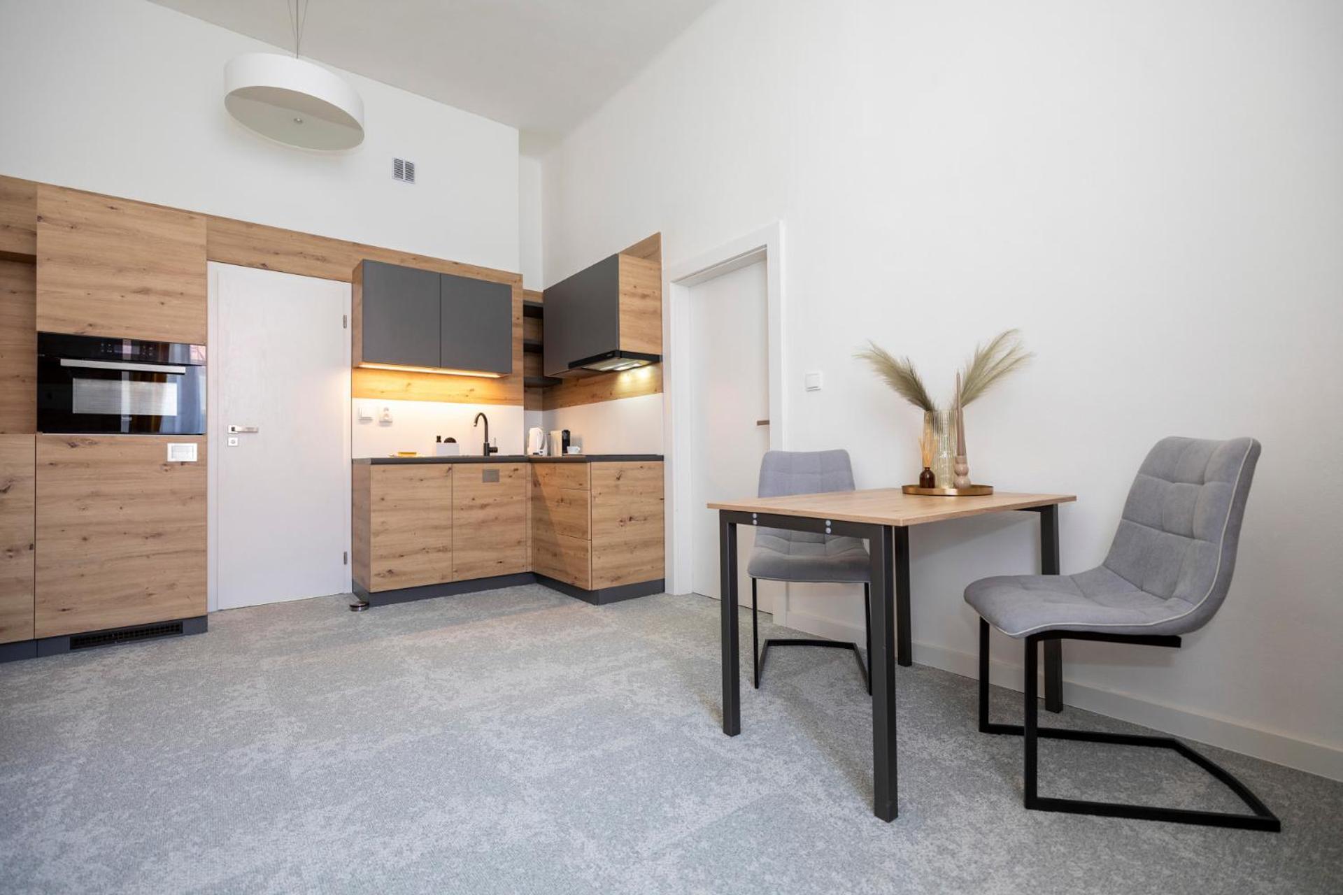 Alure Residences 10 - 24H Self Check-In & Private Parking Next To The Apartment Building Included, City Center Right On Snp Square In A Quiet Passage, New Building, Best Deal In Town Banská Bystrica Eksteriør billede
